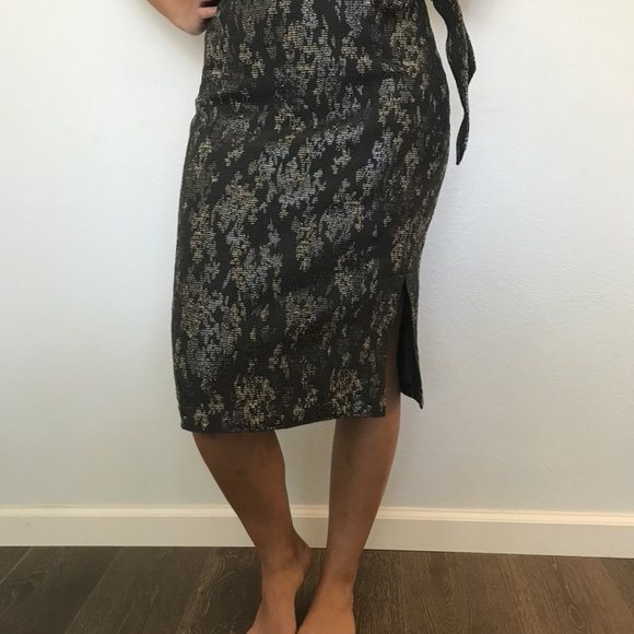 Banana Republic pencil skirt (NWT, size 4) - Picture 3 of 11